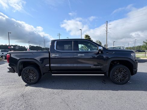 Used 2022 GMC Sierra 1500 Denali Ultimate AWD/4WD image 4