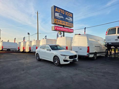 Used 2017 Maserati Levante S image 28