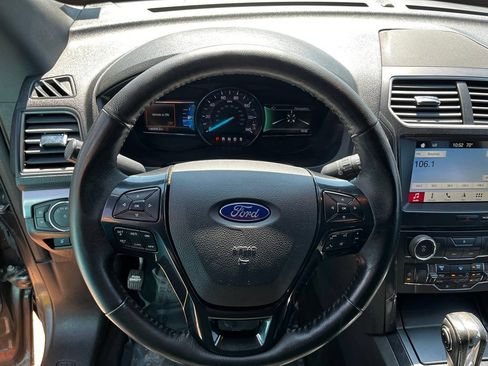 Used 2018 Ford Explorer XLT w/ Equipment Group 201A AWD/4WD image 11