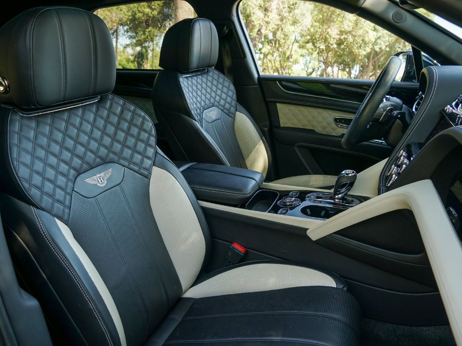 Certified 2023 Bentley Bentayga AWD/4WD image 28