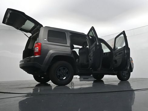 Used 2017 Jeep Patriot Sport AWD/4WD image 39