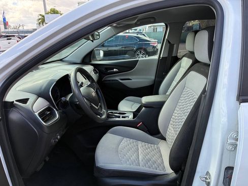 Used 2021 Chevrolet Equinox LS w/ LS Convenience Package AWD/4WD image 2