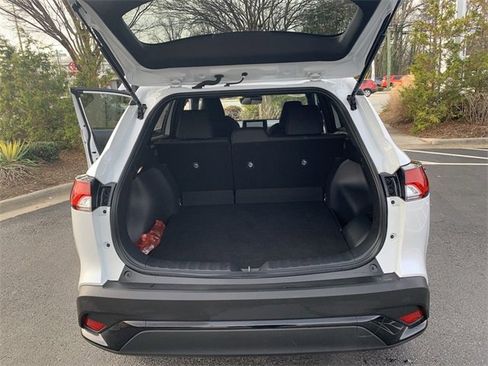 Used 2024 Toyota Corolla Cross SE image 32