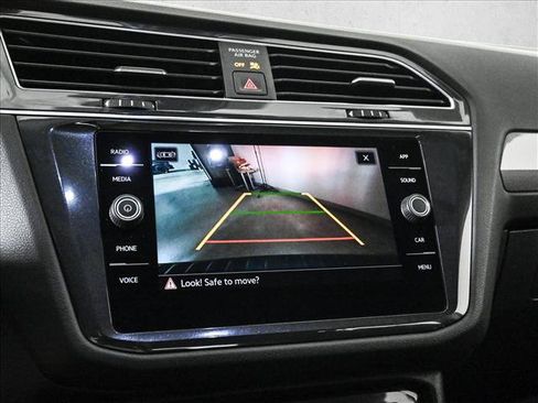 Used 2023 Volkswagen Tiguan SE AWD/4WD image 14