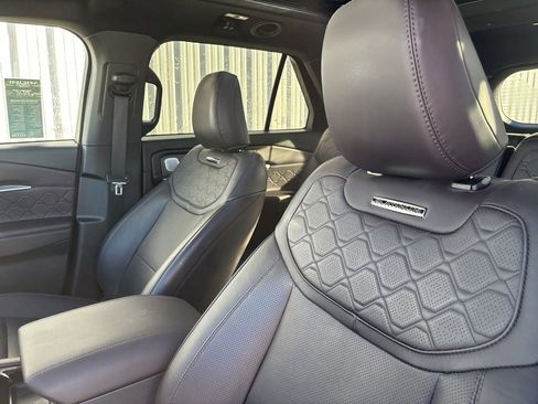 Used 2025 Ford Explorer Platinum w/ LUX Leather Package image 22