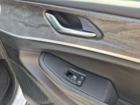 Used 2025 Jeep Grand Cherokee Limited AWD/4WD image 30