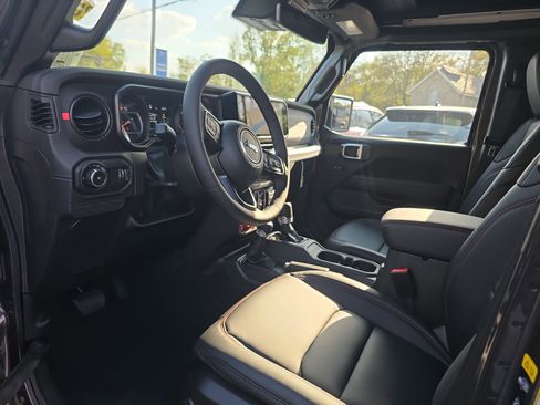 New 2025 Jeep Wrangler Unlimited Rubicon image 3