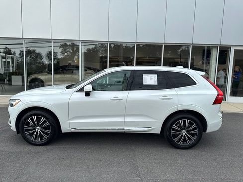 Certified 2022 Volvo XC60 B5 Inscription w/ Advanced Package AWD/4WD image 2