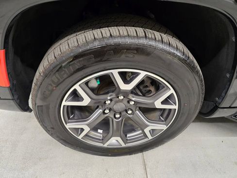 Used 2023 Jeep Wagoneer L Series III w/ Preferred Equipment Group image 9