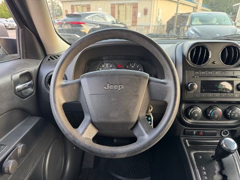 Used 2010 Jeep Patriot Sport w/ Tire & Wheel Group AWD/4WD image 13
