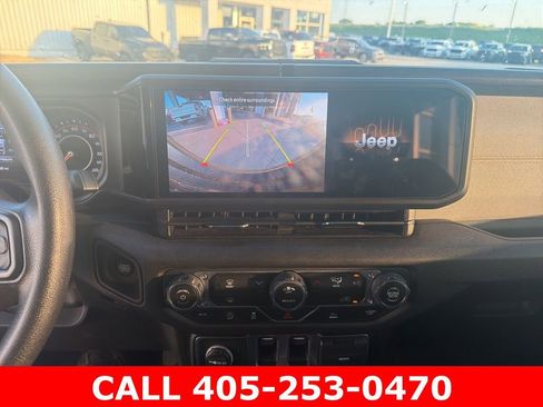 Used 2025 Jeep Wrangler Sport AWD/4WD image 11