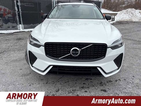 Used 2024 Volvo XC60 B5 Plus image 2