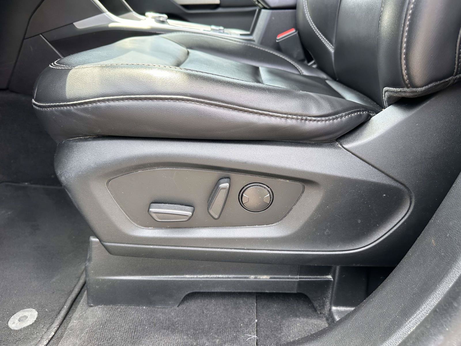 Used 2023 Ford Explorer XLT w/ Equipment Group 202A AWD/4WD image 11