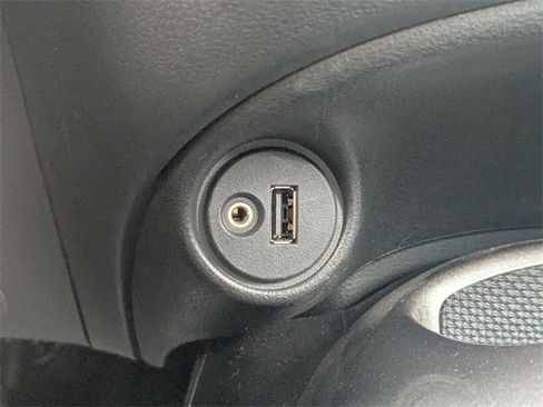 Used 2015 Nissan Juke SL image 26