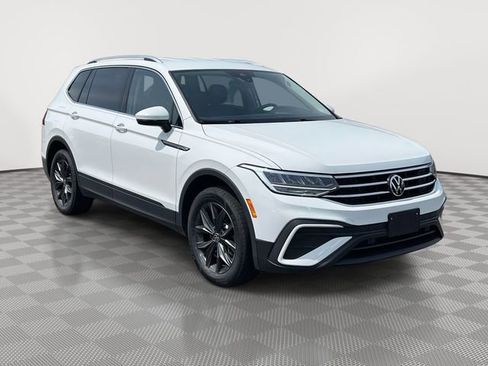 Used 2024 Volkswagen Tiguan SE FWD image 4