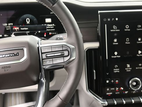 Used 2025 GMC Acadia Denali w/ Super Cruise Package image 17