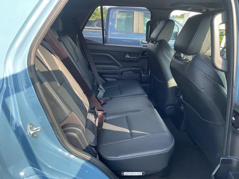 Used 2025 Toyota 4Runner Limited AWD/4WD image 18