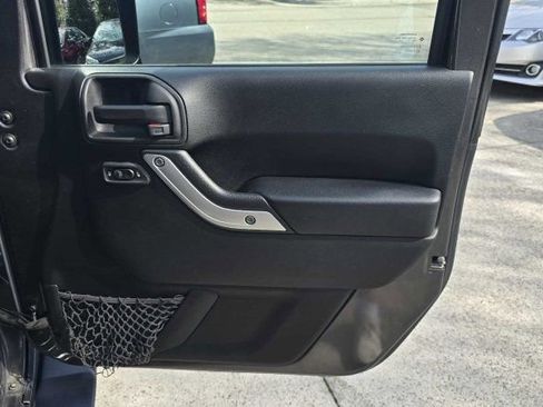 Used 2017 Jeep Wrangler Unlimited Sahara w/ Connectivity Group image 17