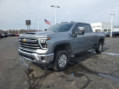 Used 2025 Chevrolet Silverado 2500 LTZ w/ LTZ Plus Package image 9
