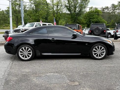 Used 2015 INFINITI Q60 Convertible w/ Premium Package RWD image 3