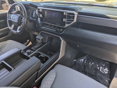 Used 2022 Toyota Tundra SR5 w/ Convenience Package RWD image 9