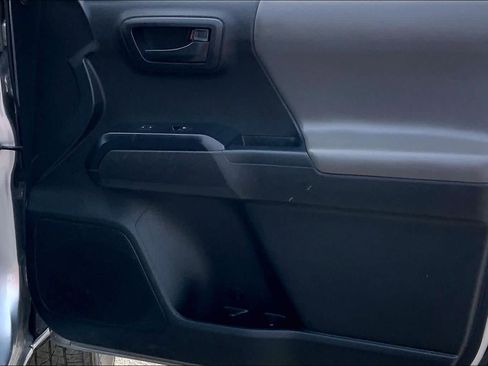 Used 2022 Toyota Tacoma SR w/ SX Package image 21