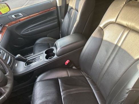 Used 2018 Lincoln MKT AWD image 4