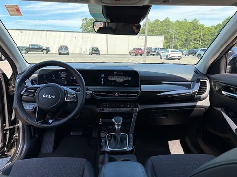 Certified 2025 Kia Seltos S AWD/4WD image 8