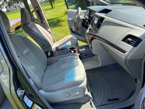 Used 2014 Toyota Sienna XLE AWD/4WD image 5