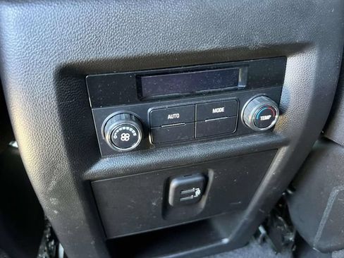 Used 2023 Chevrolet Traverse LT FWD image 14