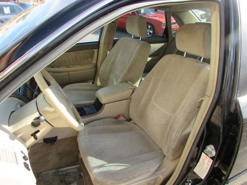 Used 2001 Toyota Avalon XLS image 12
