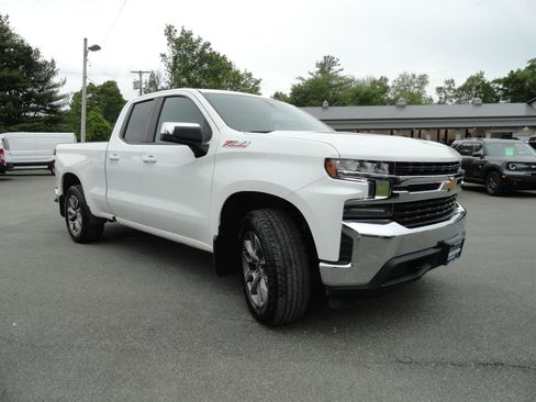 Used 2021 Chevrolet Silverado 1500 LT AWD/4WD image 3