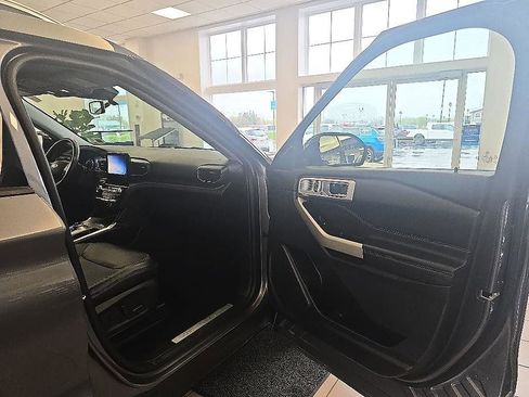 Used 2021 Ford Explorer Limited AWD/4WD image 39