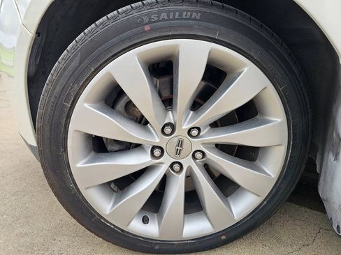 Used 2013 Lincoln MKS FWD image 16