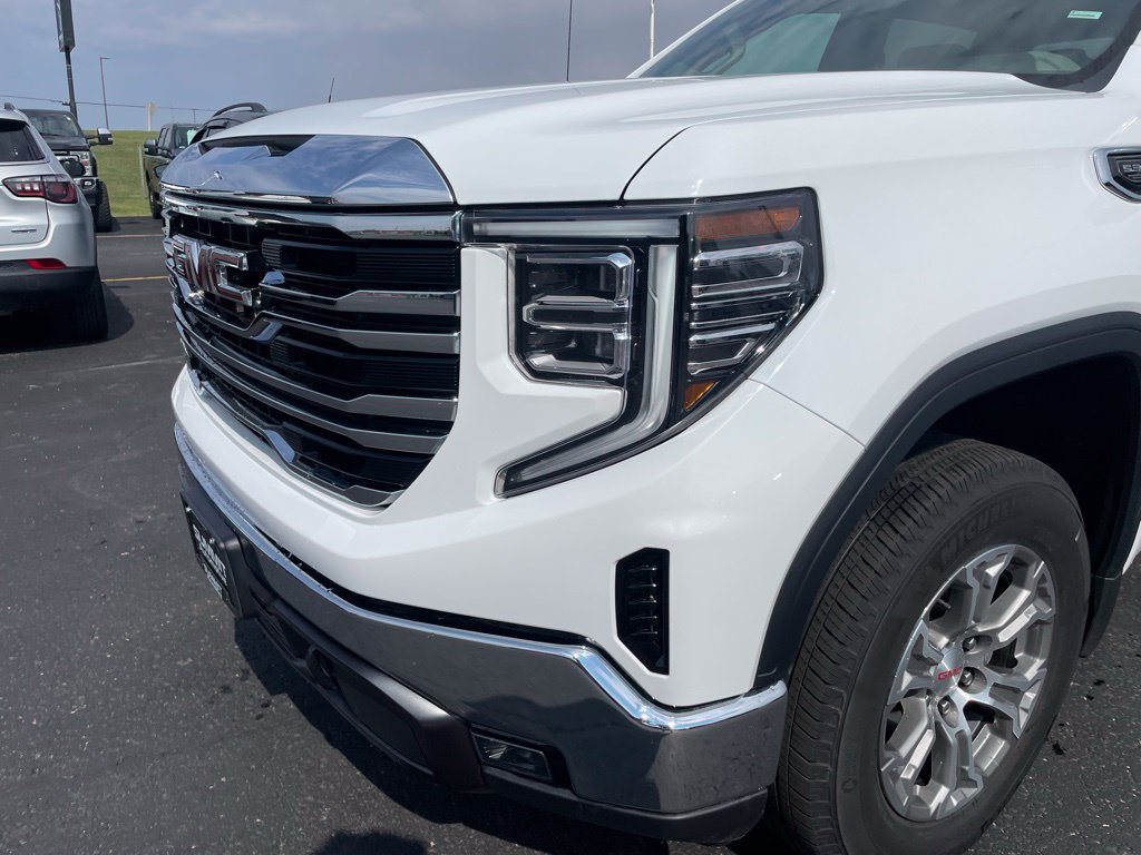 Used 2025 GMC Sierra 1500 SLT AWD/4WD image 35
