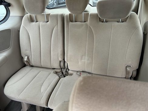 Used 2008 Kia Sedona LX image 9