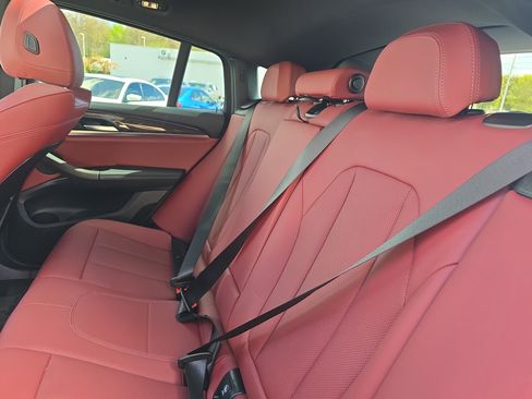 Used 2025 BMW X4 xDrive30i image 13