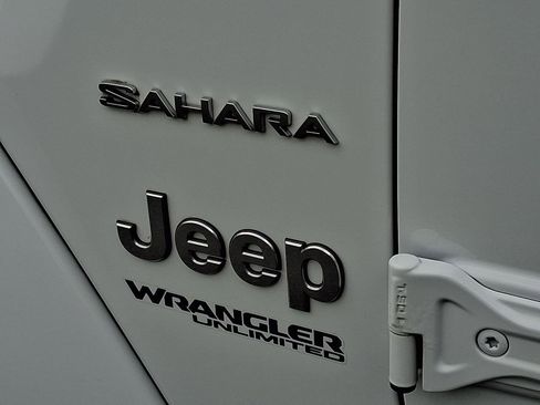Certified 2018 Jeep Wrangler Unlimited Sahara image 30