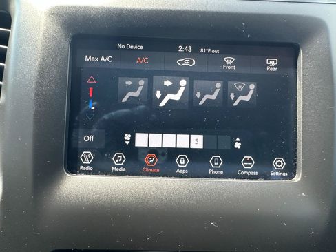 Used 2019 Jeep Cherokee Latitude w/ Popular Appearance Group AWD/4WD image 49