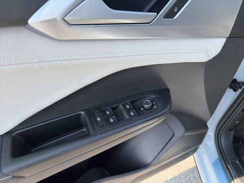 New 2026 Volkswagen Taos SE image 9