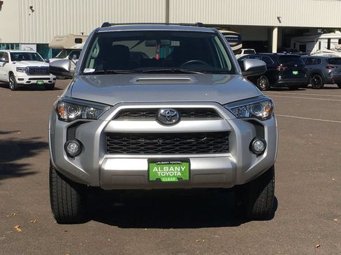 Used 2018 Toyota 4Runner TRD Off-Road w/ TRD Performance Package AWD/4WD image 10