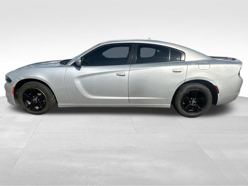 Used 2022 Dodge Charger SXT RWD image 7