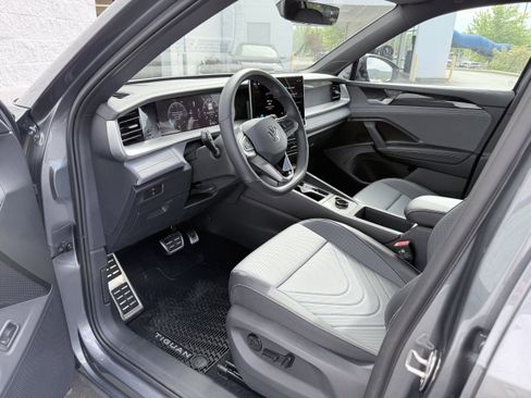New 2026 Volkswagen Tiguan SE R-Line AWD/4WD image 10