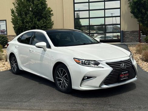 Used 2017 Lexus ES 350 w/ Navigation System Package FWD image 2