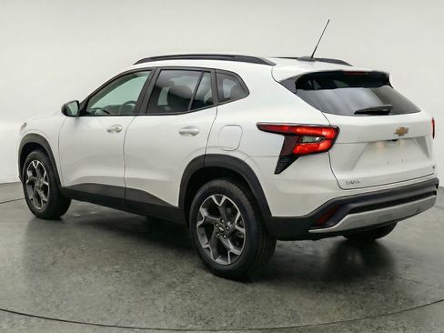 Used 2025 Chevrolet Trax LT image 6