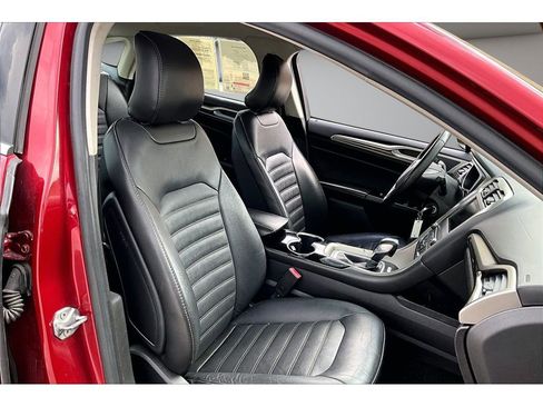 Used 2016 Ford Fusion SE w/ Equipment Group 202A FWD image 9