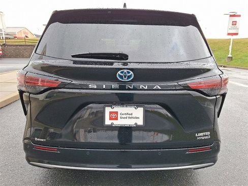 Certified 2024 Toyota Sienna Limited image 9