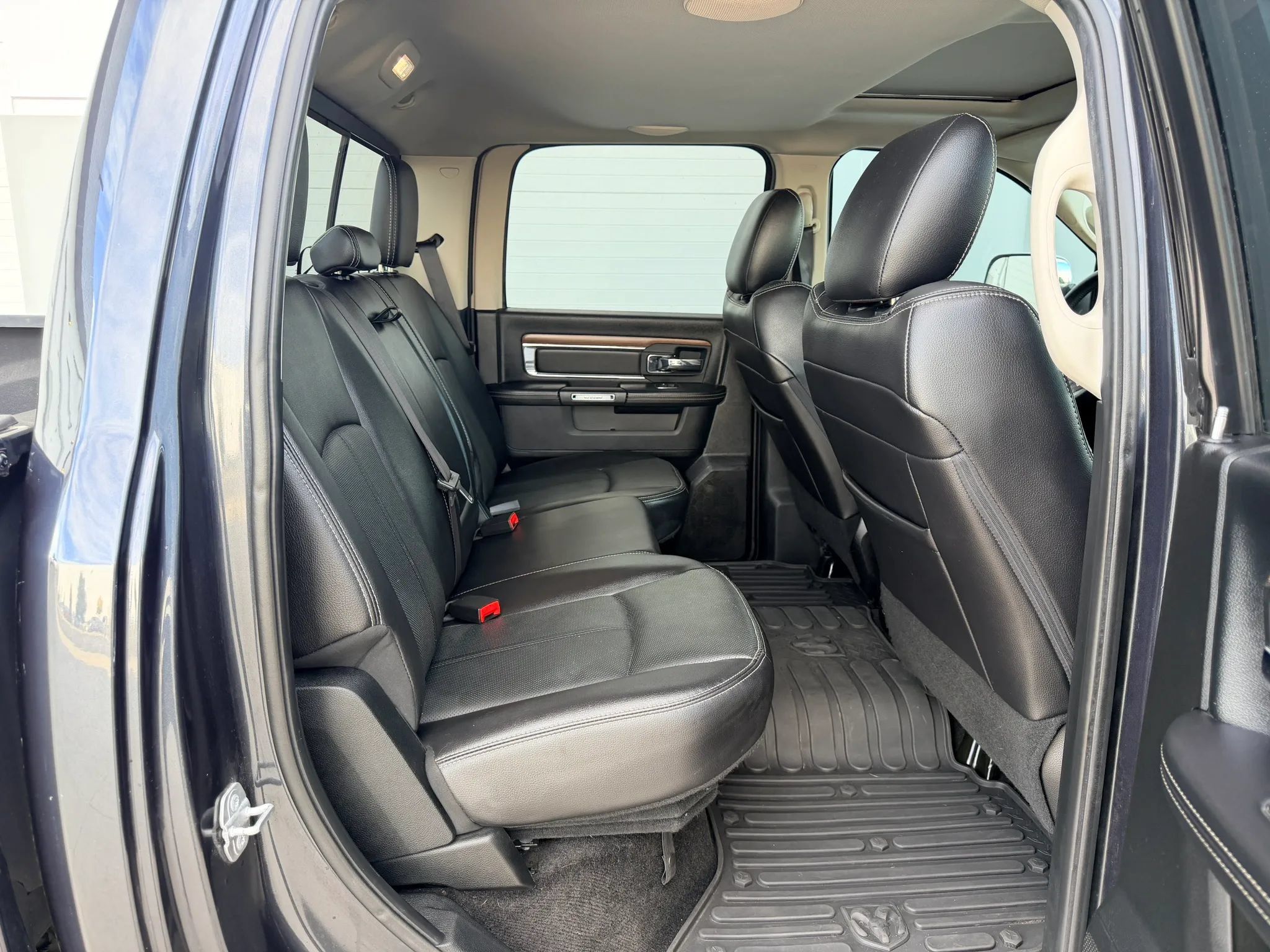 Used 2018 RAM 1500 Laramie w/ Convenience Group AWD/4WD image 13