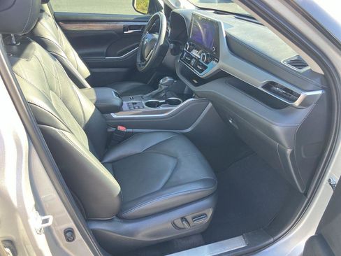 Used 2024 Toyota Highlander Platinum image 40