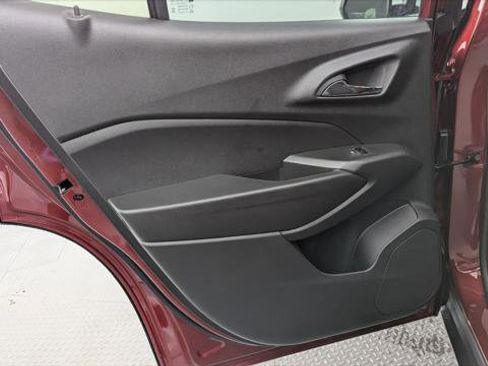 Used 2025 Chevrolet Trax LT w/ LT Convenience Package image 16